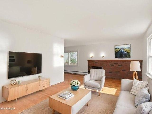 House for sale in Rial Side, Beverly