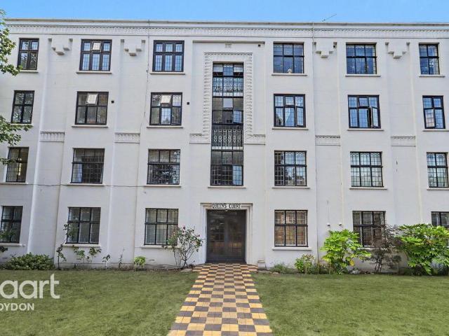 Flat for sale in London Borough of Croydon, Greater London