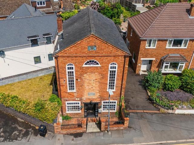 Flat for sale in Green Close, Warwickshire