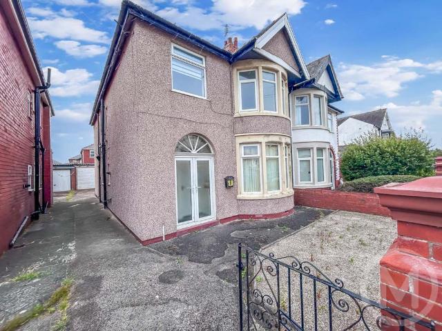 Flat for sale in Knowle, Blackpool