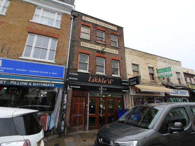 Flat for sale in London Borough of Lewisham, Deptford