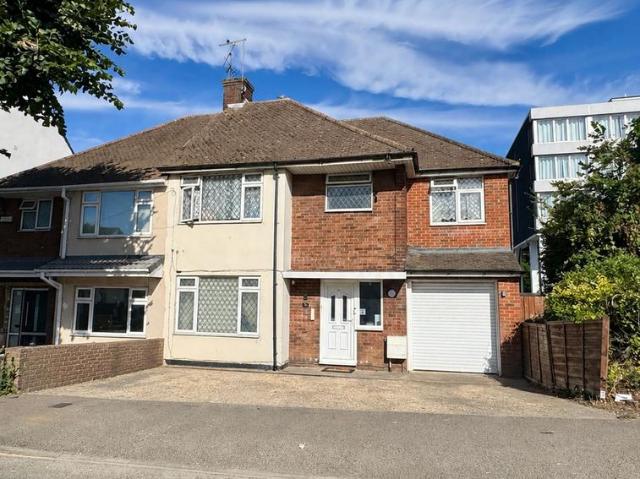 Flat for sale in Spring Park, Luton