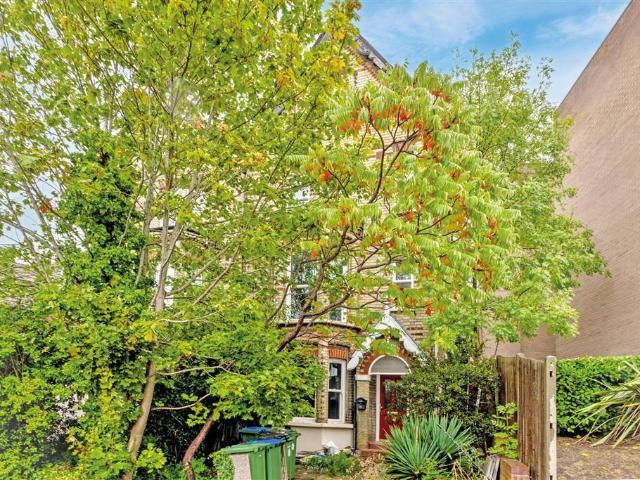 Flat for sale in Royal Borough of Greenwich, Greater London
