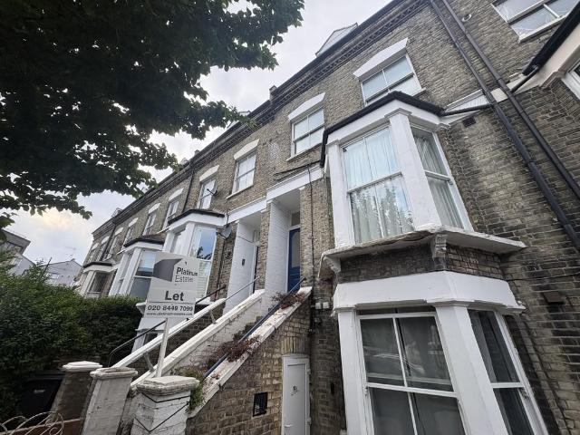 Flat for sale in Stroud Green, Greater London