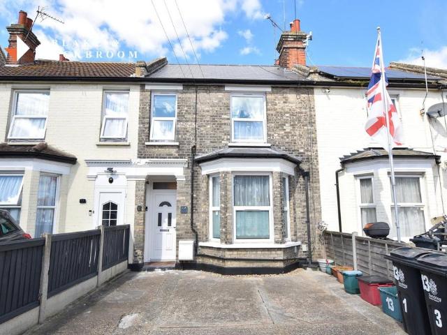 Flat for sale in Dale Hill, Essex