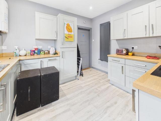 Flat for sale in Nangreaves, Wales