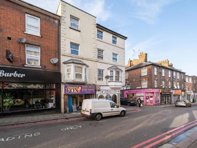 Flat for sale in Spring Park, Luton