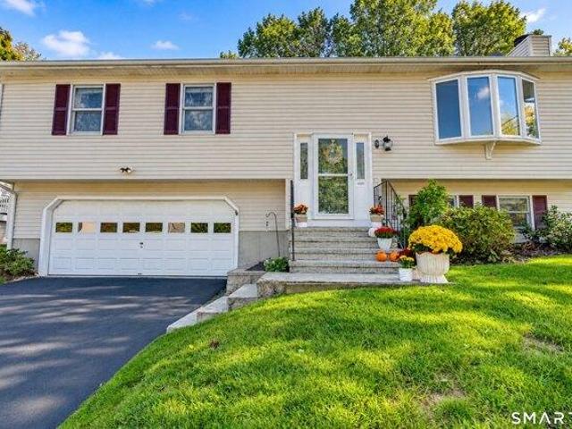 House for sale in Branford Center, Branford