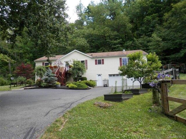 House for sale in Patterson, New York