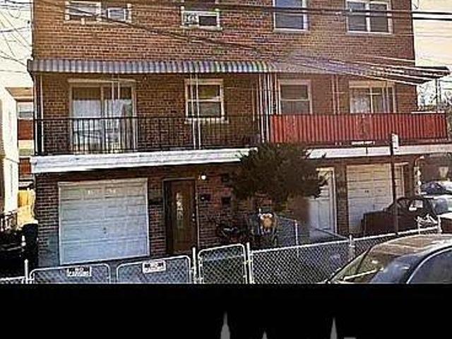 House for sale in The Bronx, Arverne