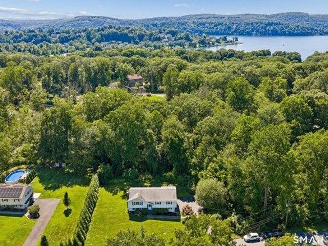 House for sale in Brookfield, Western Connecticut Planning Region