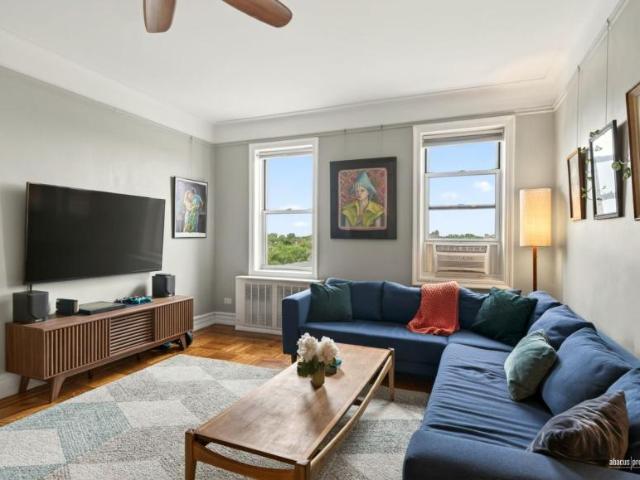 Apartment for sale in Arverne, New York