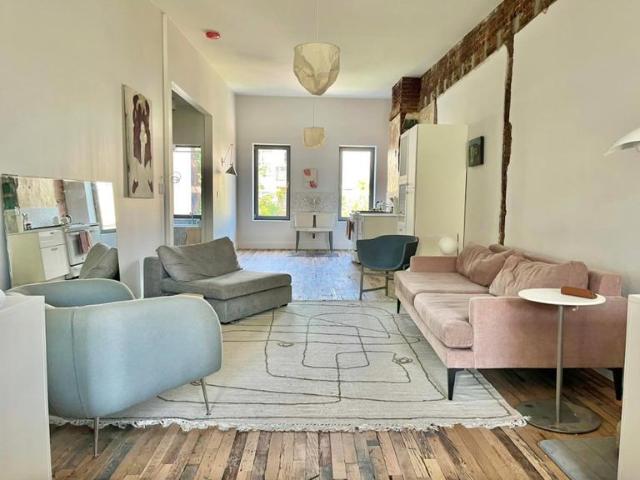 Townhouse for sale in Arverne, New York