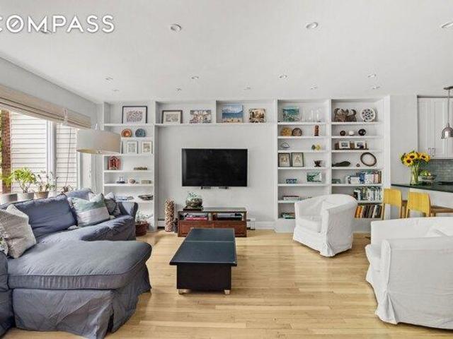 Condo for sale in Arverne, New York