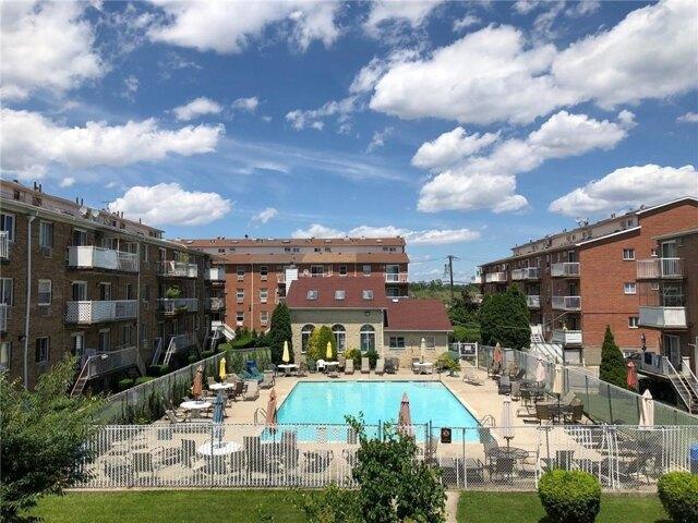 Condo for sale in Arverne, New York