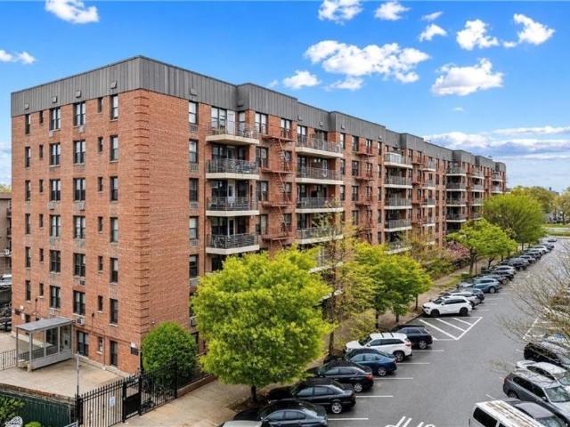 Apartment for sale in Arverne, New York