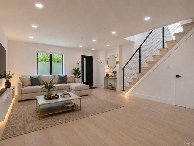 House for sale in Queens, Arverne