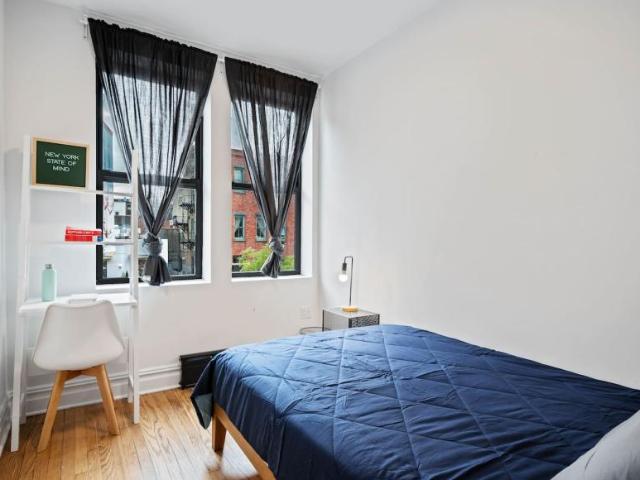 Room for rent in Arverne, New York