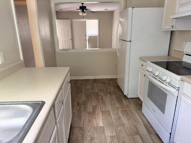 Townhouse for rent in Brunswick Villa, Brunswick