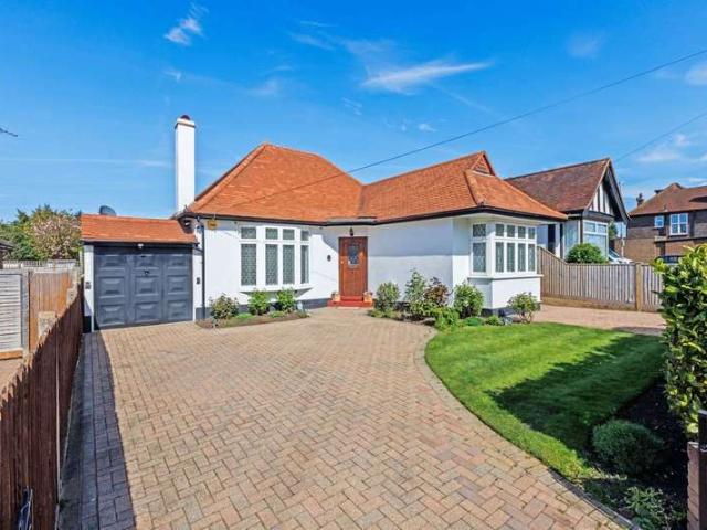 Bungalow for sale in Hook, Greater London