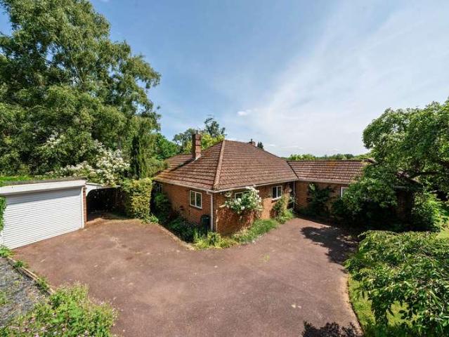 Bungalow for sale in The Butts, Kent