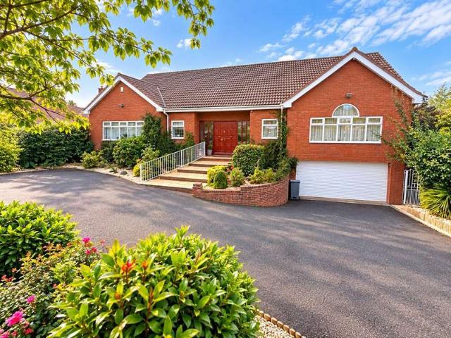 Bungalow for sale in Oakham, Sandwell