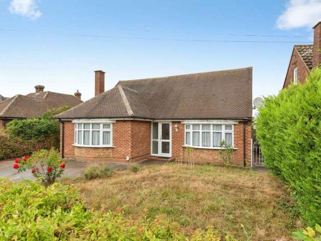 Bungalow for rent in King's Walden, Hertfordshire