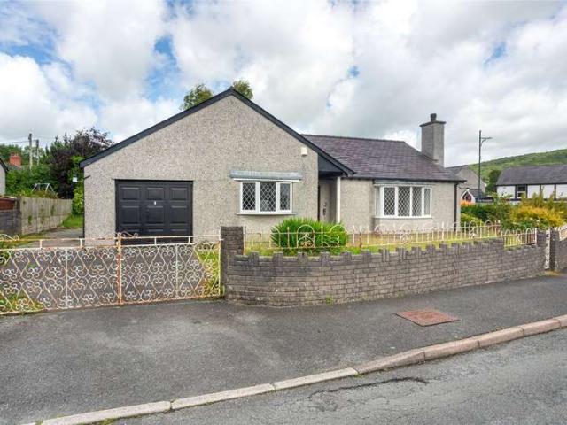 Bungalow for sale in Llanberis, Wales