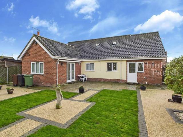 Bungalow for sale in Roydon, South Norfolk