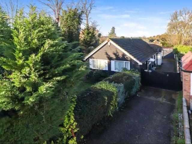 Bungalow for sale in Batchworth, Hertfordshire