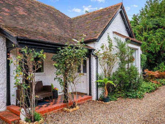 Bungalow for sale in Hillview, Surrey