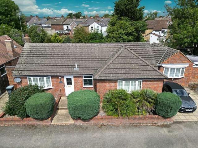 Bungalow for sale in Batchworth, Hertfordshire