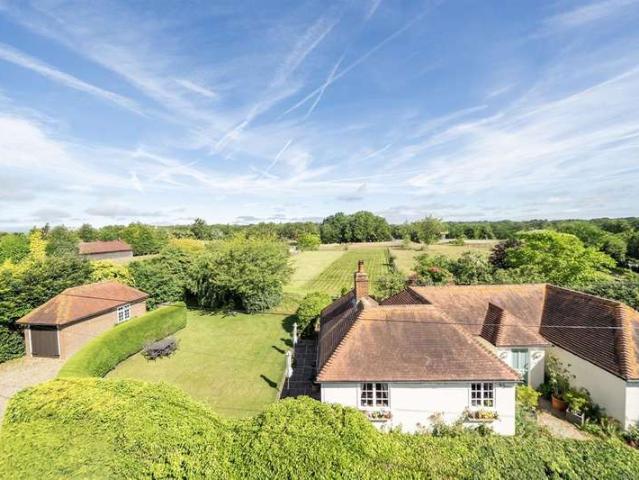 Bungalow for sale in Painter's Forstal, Oad Street