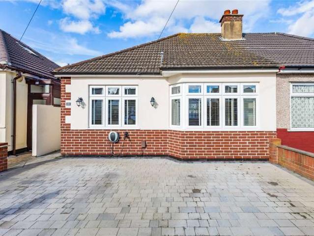 Bungalow for sale in Elm Park, Greater London