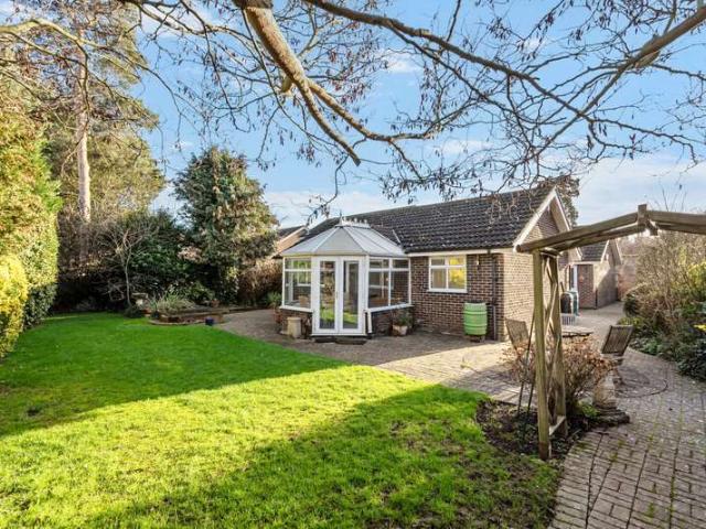 Bungalow for sale in Hinchley Wood, Elmbridge