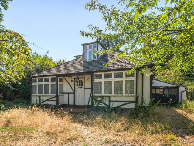 Bungalow for sale in London Borough of Croydon, Greater London