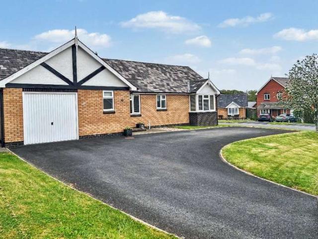 Bungalow for sale in Llanbadarn Fynydd, Wales