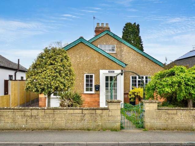 Bungalow for sale in Crookhill, Worcestershire
