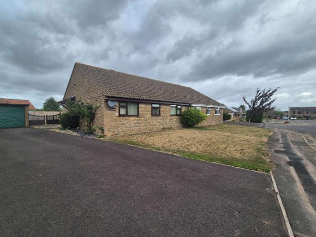 Bungalow for rent in Merriott, Somerset