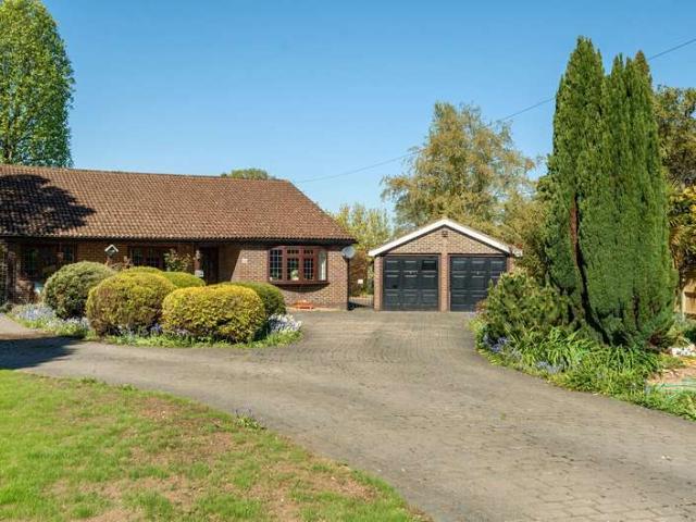Bungalow for sale in Finchampstead, Wokingham