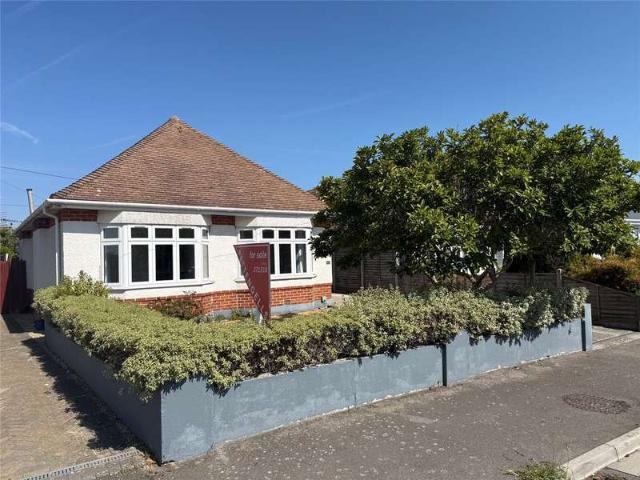 Bungalow for sale in Stanpit, Christchurch
