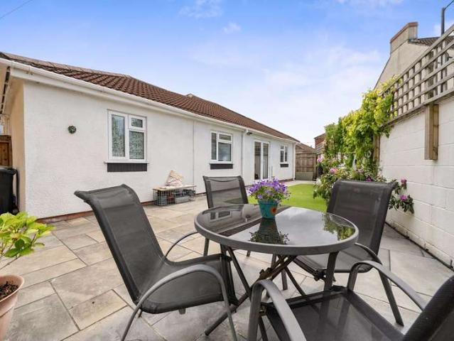 Bungalow for sale in Kingswood