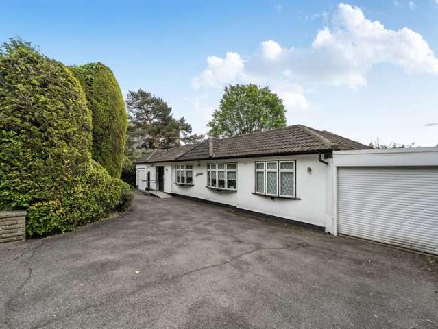 Bungalow for sale in Little Stanmore, Greater London