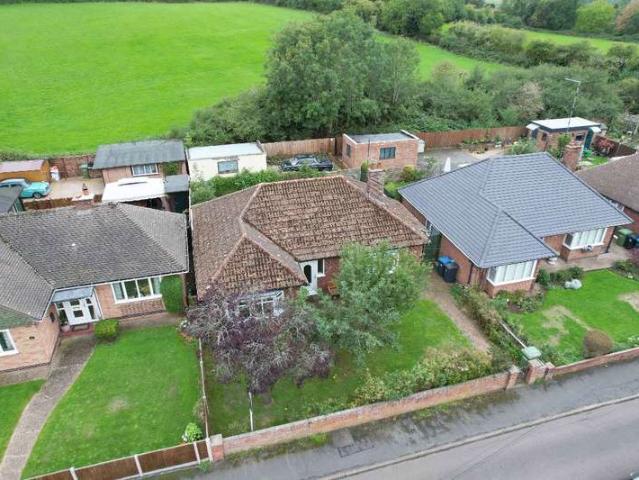 Bungalow for sale in Alderminster, Warwickshire