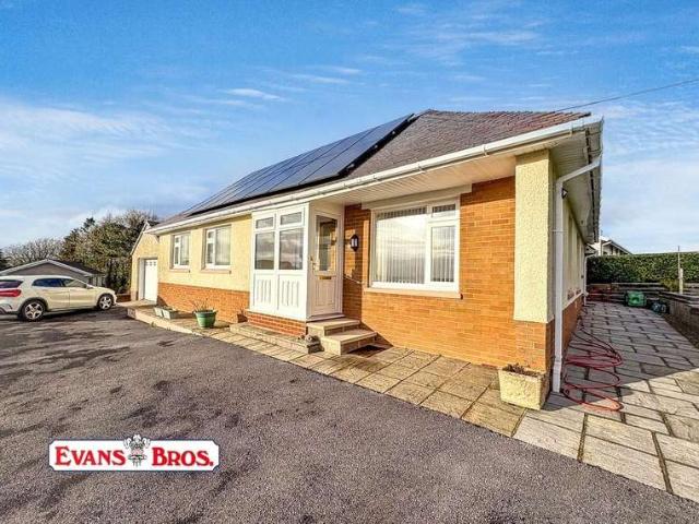 Bungalow for sale in Llanllawddog, Wales