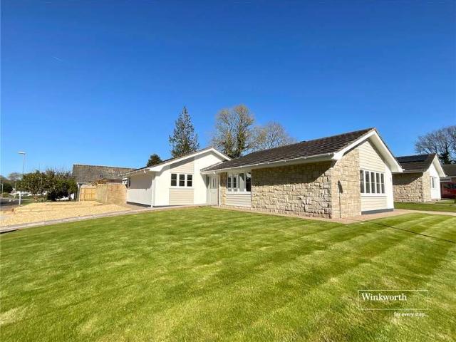 Bungalow for sale in Highcliffe