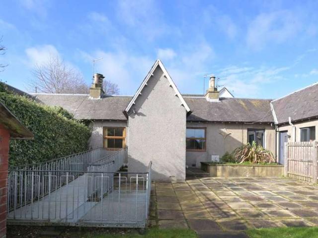 Bungalow for sale in Gateside, Scotland