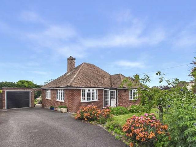Bungalow for sale in Barnard's Green, Forthampton