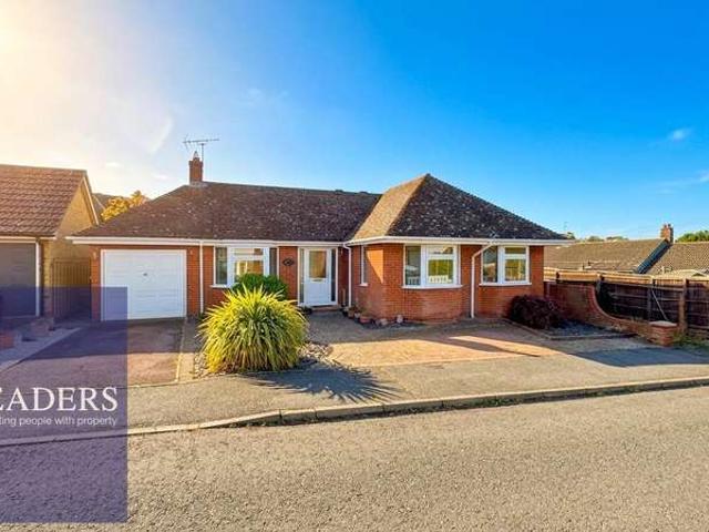 Bungalow for sale in Chipping Hill, Essex