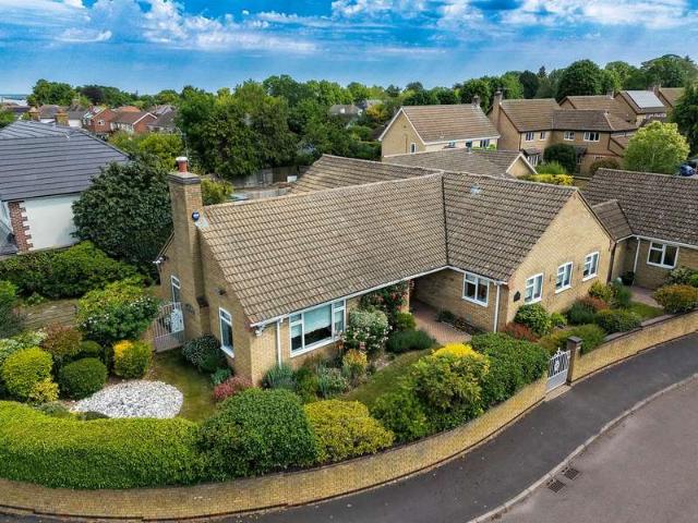 Bungalow for sale in Royston, North Hertfordshire